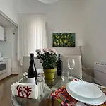 Garibaldi St Cozy Retreat Exclusive Boutique Apartment